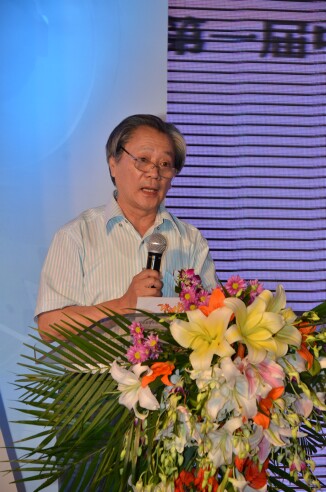 4無錫油泵油嘴研究所技術(shù)裝備室主任唐維平開獎“優(yōu)秀服務(wù)品牌（國內(nèi)組）”