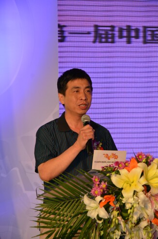 2北京南口軌道交通機械有限責(zé)任公司齒輪廠廠長譚建忠開獎“服務(wù)品牌金獎（國內(nèi)組）”