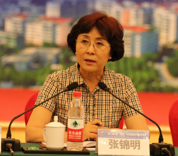 綿陽市委副書記張錦明答記者問