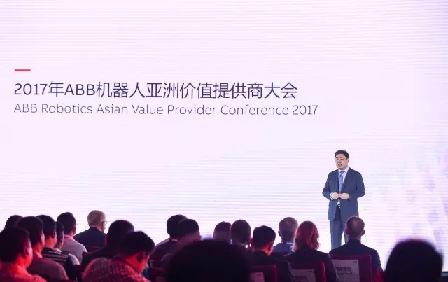 ABB機(jī)器人業(yè)務(wù)中國(guó)區(qū)負(fù)責(zé)人李剛致歡迎辭