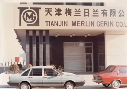 1987年，施耐德電氣在天津成立了第一家合資工廠