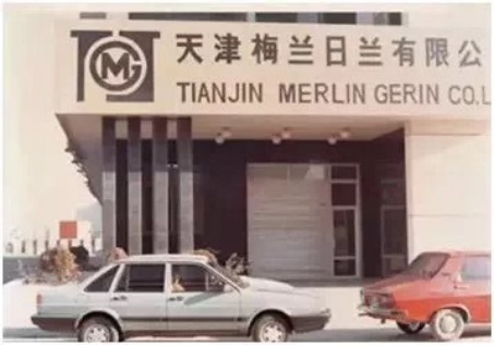 1987年，施耐德電氣在天津成立了第一家合資工廠