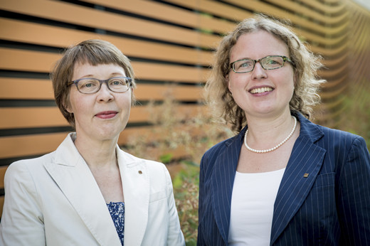 吉塞拉·艾柯夫（Gisela Eickhoff）（左）和烏爾麗克·厄普邁耶（Ulrike Upmeyer）慶祝獲得該獎(jiǎng)項(xiàng)