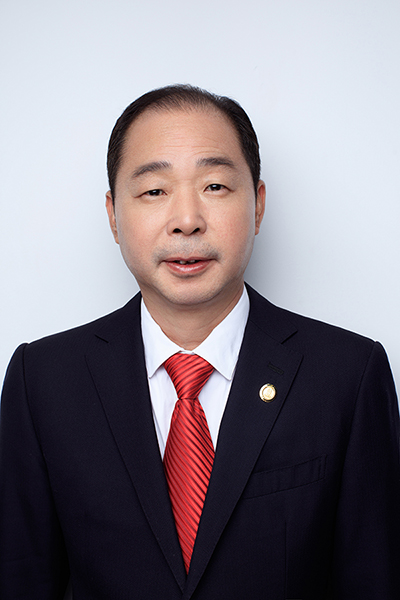 全國人大代表、浙江省工商聯(lián)副主席、德力西集團(tuán)董事局主席胡成中