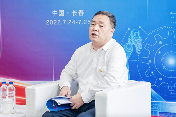 中國一汽黨委常委、副總經(jīng)理雷平先生接受媒體采訪
