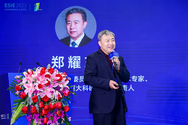 南方電網(wǎng)公司專家委專職委員、特級(jí)戰(zhàn)略技術(shù)專家、儲(chǔ)能與可再生能源重大科研團(tuán)隊(duì)總負(fù)責(zé)人 鄭耀東